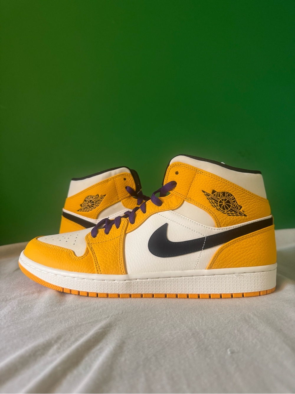 Jordan 1 mid lakers size 11.5